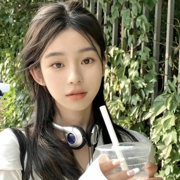 校服的裙摆